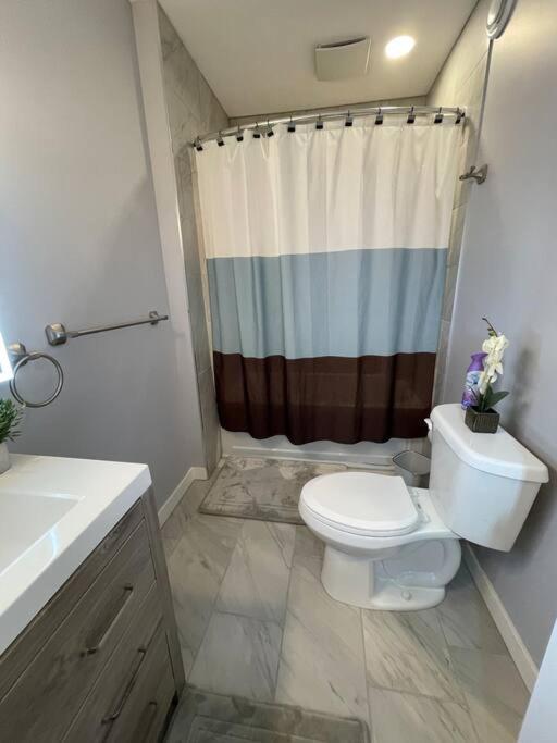 Comfortable And Beautiful Brand-New Suite Bsmt-Two Bedroom, Two Washrooms YYC Kültér fotó