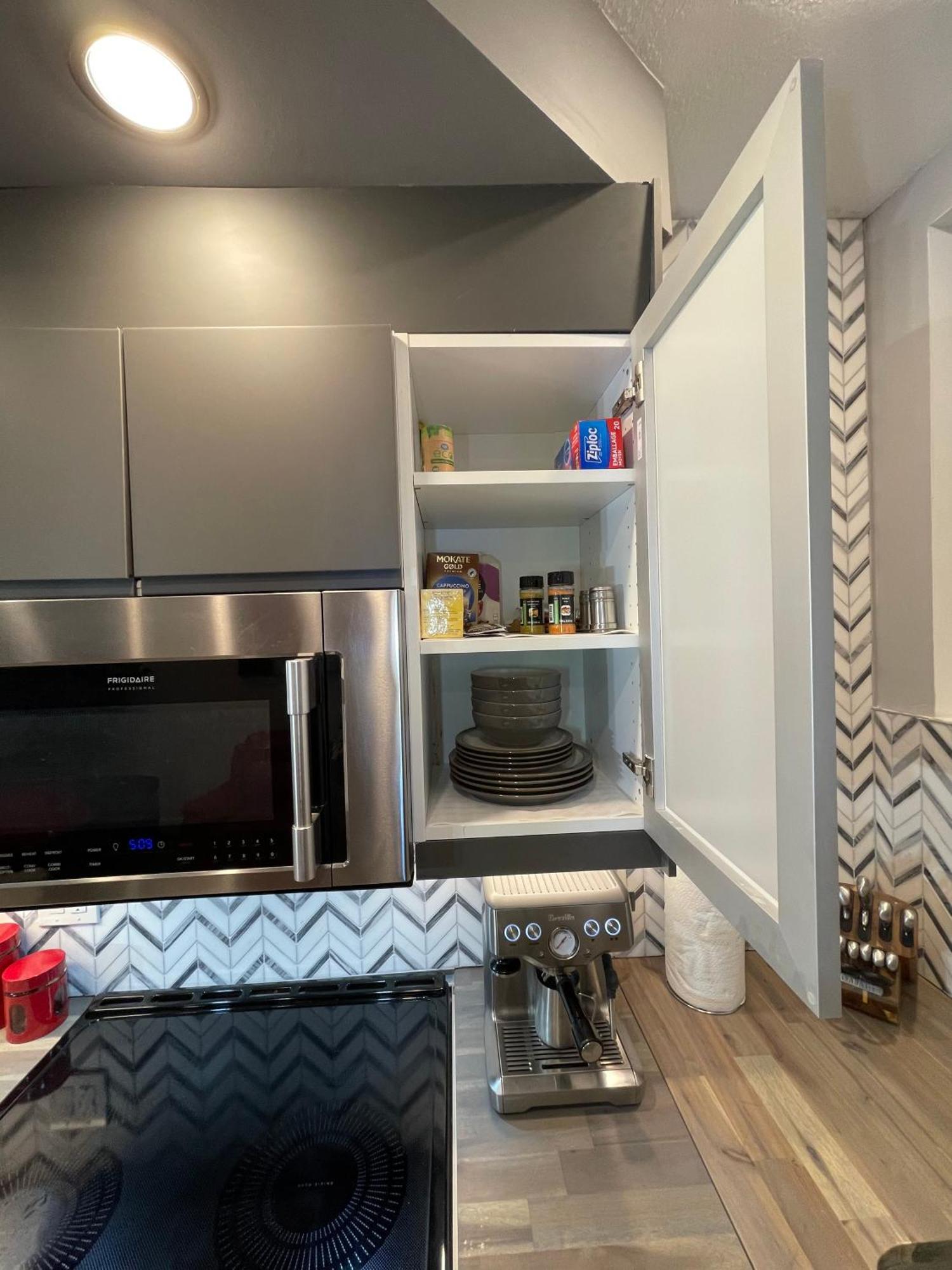 Comfortable And Beautiful Brand-New Suite Bsmt-Two Bedroom, Two Washrooms YYC Kültér fotó