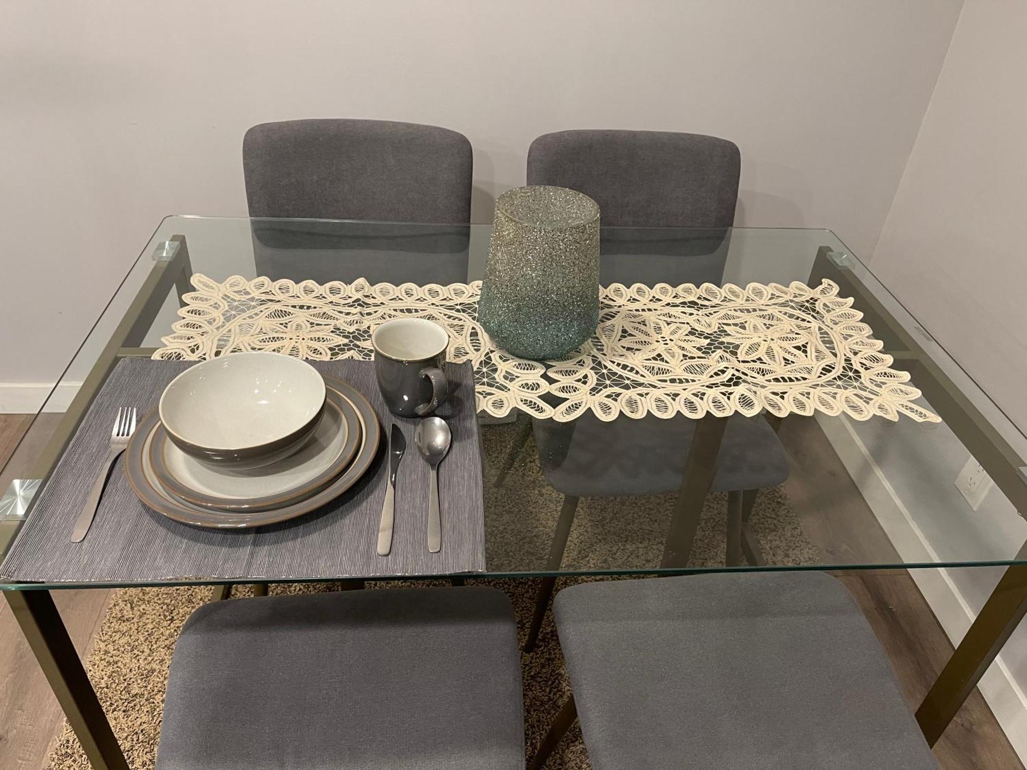 Comfortable And Beautiful Brand-New Suite Bsmt-Two Bedroom, Two Washrooms YYC Kültér fotó