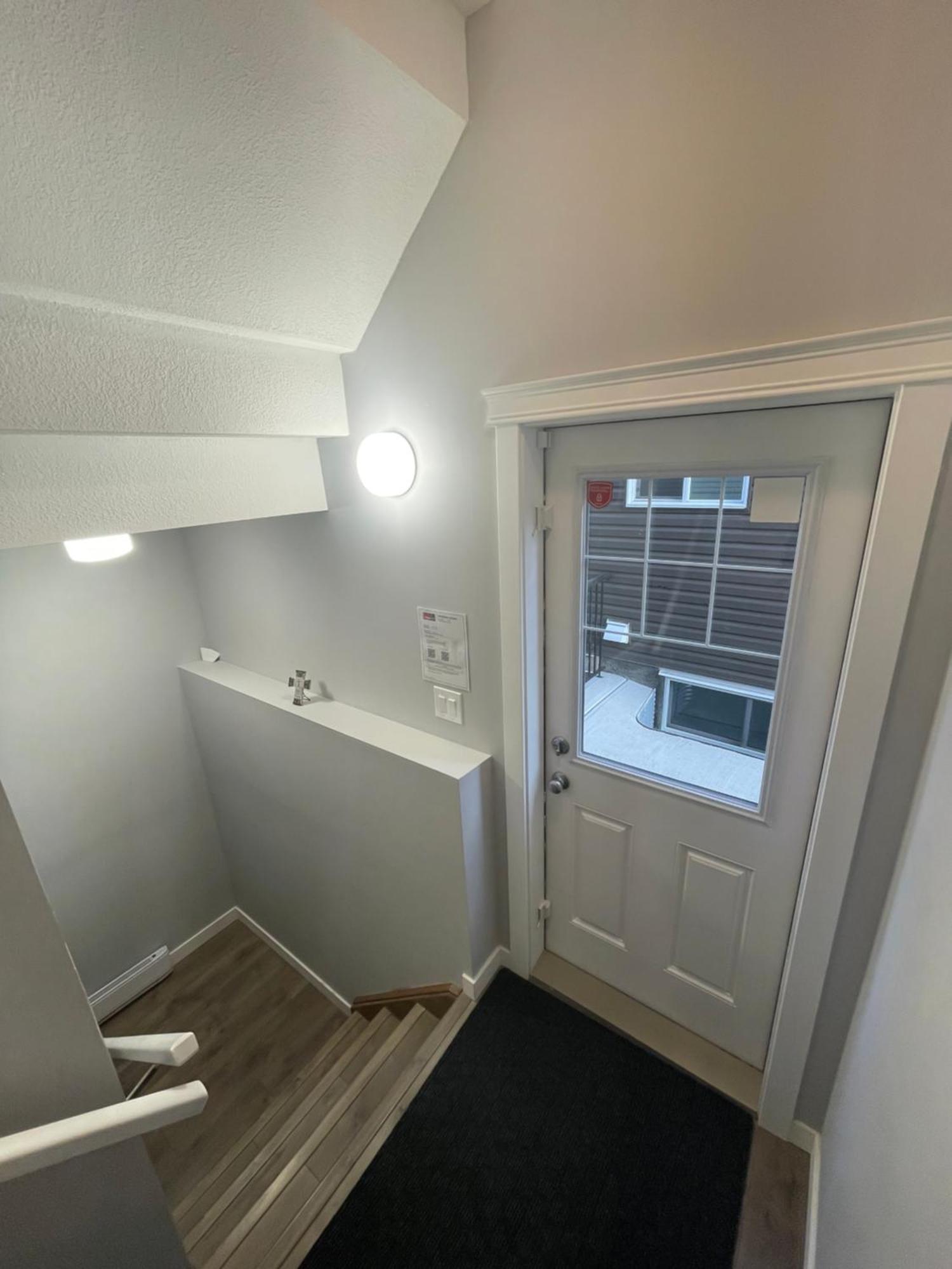 Comfortable And Beautiful Brand-New Suite Bsmt-Two Bedroom, Two Washrooms YYC Kültér fotó