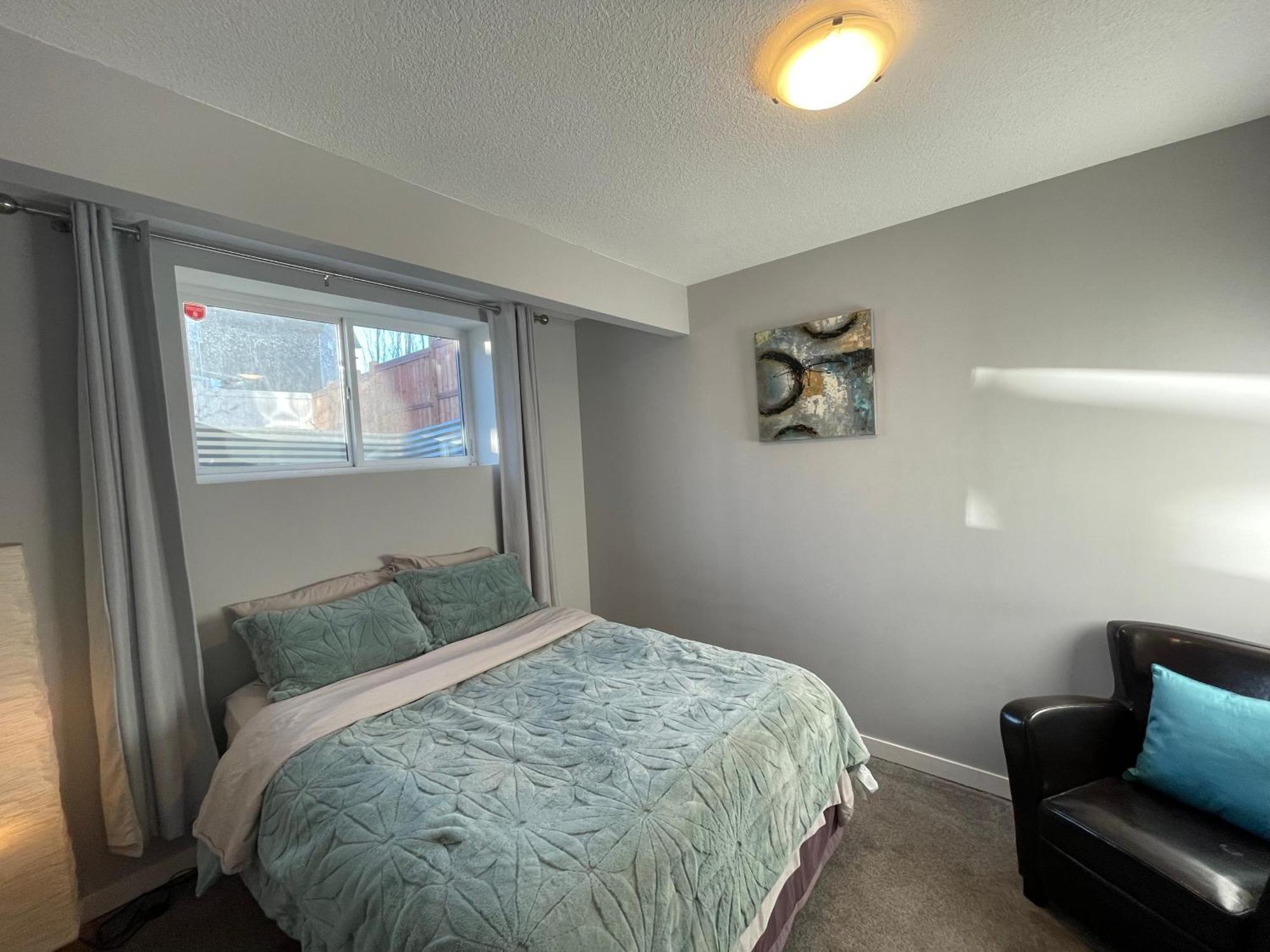 Comfortable And Beautiful Brand-New Suite Bsmt-Two Bedroom, Two Washrooms YYC Kültér fotó